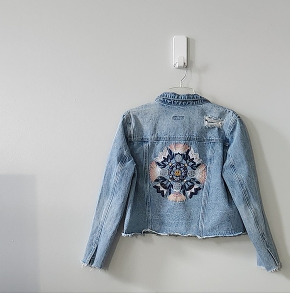BeBe Women's Denim Jacket with Floral Embroidery And Rhinestones & Pockets - Picture 9 of 9